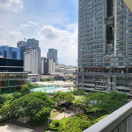 Luxury @ Bgc Sleeps 6 Comfortably Fast Wifi Pool! Daire Manila Dış mekan fotoğraf