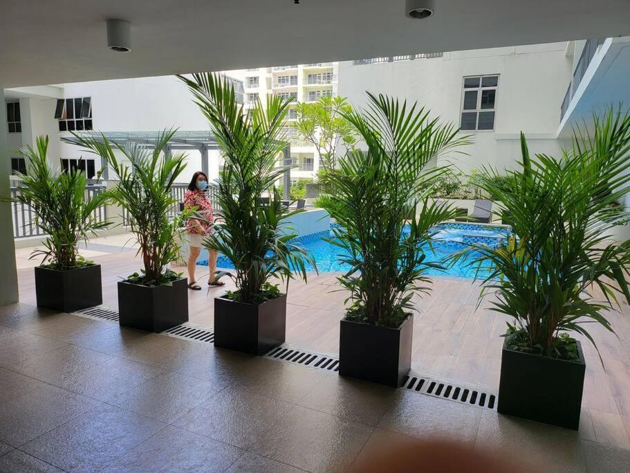 Luxury @ Bgc Sleeps 6 Comfortably Fast Wifi Pool! Daire Manila Dış mekan fotoğraf