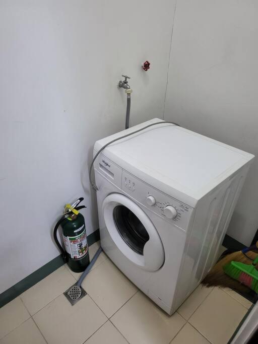 Luxury @ Bgc Sleeps 6 Comfortably Fast Wifi Pool! Daire Manila Dış mekan fotoğraf