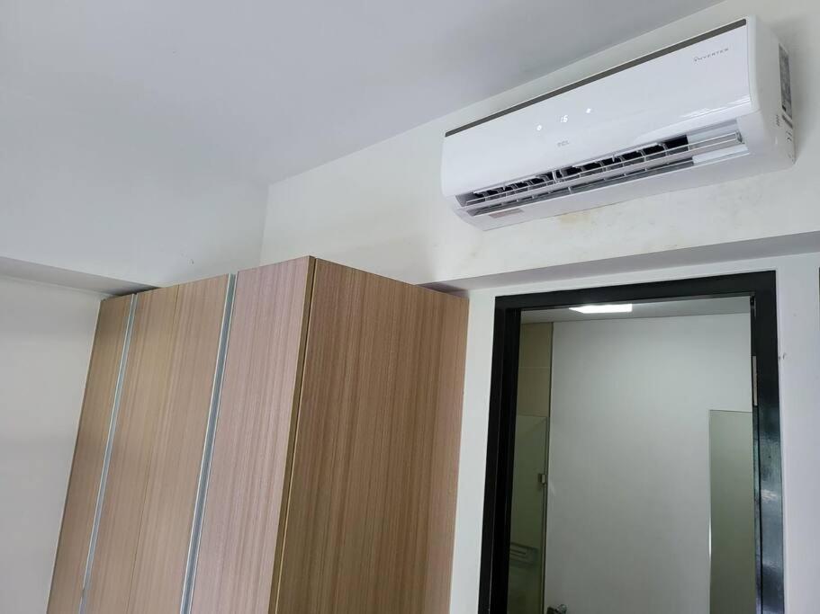 Luxury @ Bgc Sleeps 6 Comfortably Fast Wifi Pool! Daire Manila Dış mekan fotoğraf