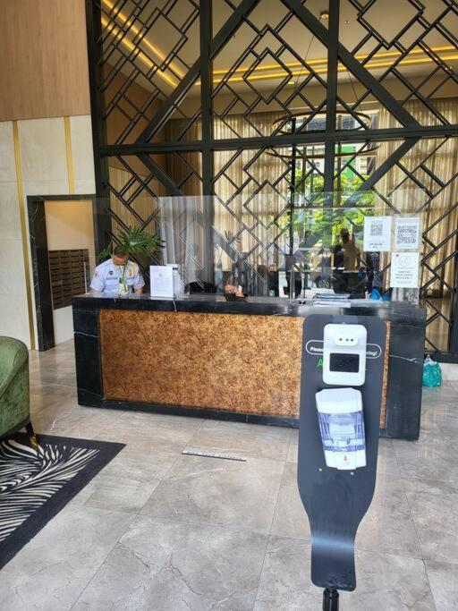 Luxury @ Bgc Sleeps 6 Comfortably Fast Wifi Pool! Daire Manila Dış mekan fotoğraf