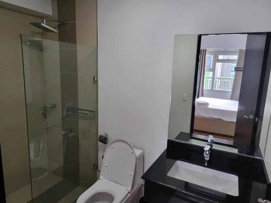 Luxury @ Bgc Sleeps 6 Comfortably Fast Wifi Pool! Daire Manila Dış mekan fotoğraf