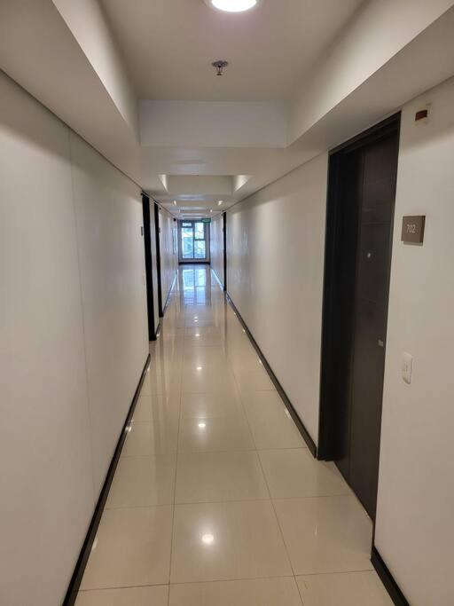 Luxury @ Bgc Sleeps 6 Comfortably Fast Wifi Pool! Daire Manila Dış mekan fotoğraf